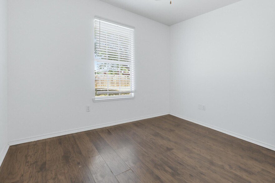 Building Photo - 7917 Thompson Pky