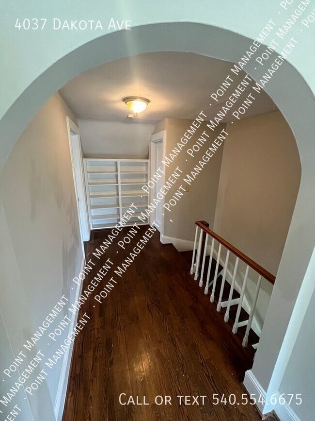 Building Photo - 4 bed 1 bath with Backyard space