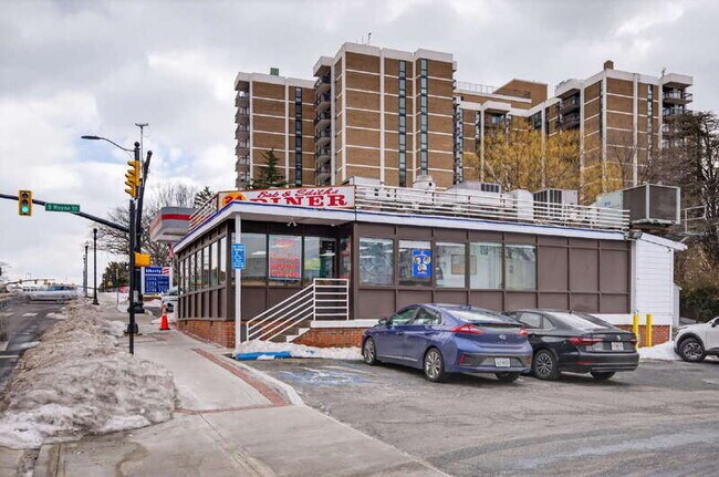 Building Photo - 1107 S Walter Reed Dr