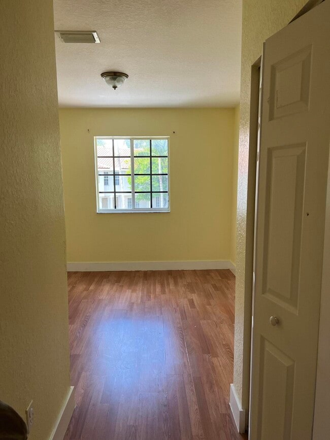 Building Photo - 4113 Napoli Lake Dr