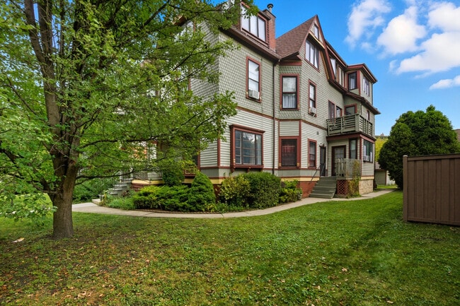 Building Photo - 134 S Kenilworth Ave