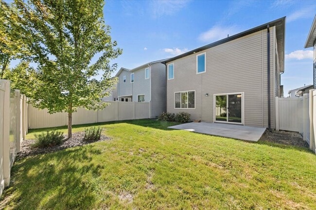 Building Photo - Meridian Spacious Retreat with Neighborhoo...