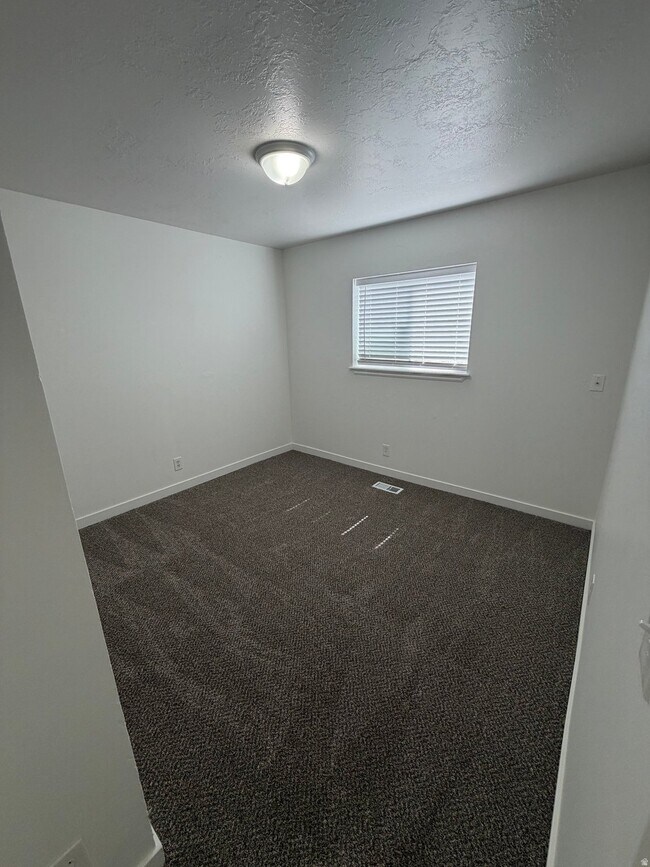 Building Photo - 1535 W 3395 S
