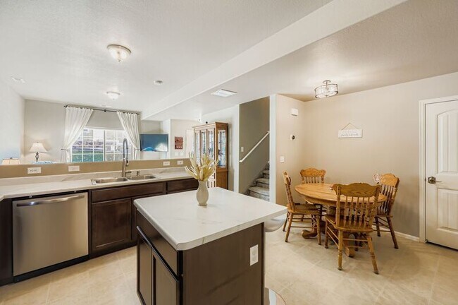 Building Photo - 7615 Red Fir Pt