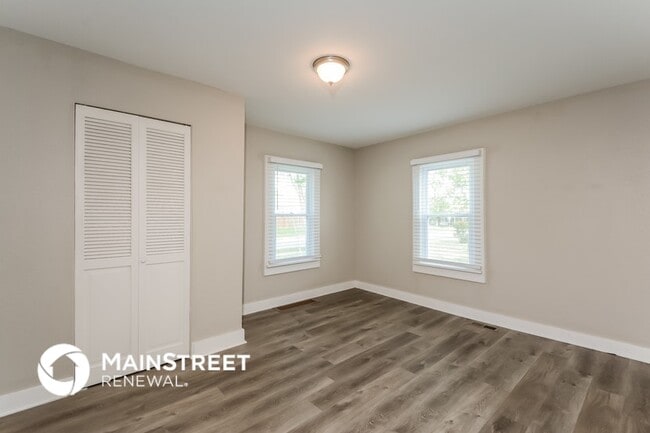 Building Photo - 607 Lindsay Ave