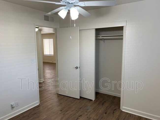 Building Photo - 3906 W Meadow Ave