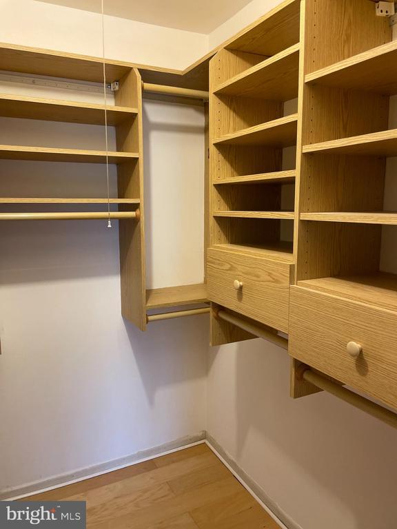 Building Photo - 18 Pond View Dr