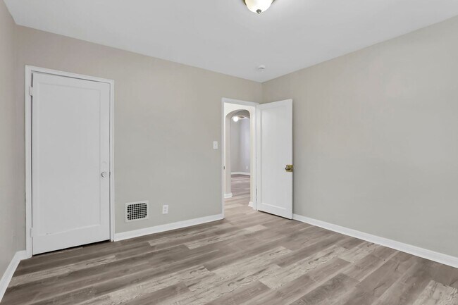 Building Photo - 397 S Chase Ave