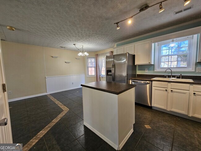 Building Photo - 611 Lora Smith Rd