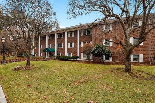 Building Photo - 209 Great Rd