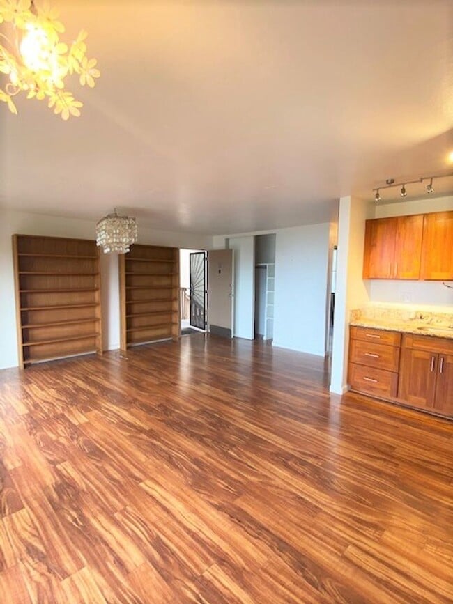 Building Photo - Breezy Fresh, Freshly Renovated 2/1 at Makaha Valley Plantation