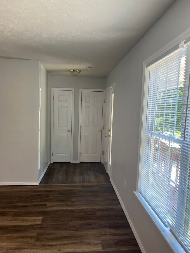 Building Photo - 1207 Westwood Dr