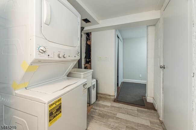 Building Photo - 39 Park Terrace N
