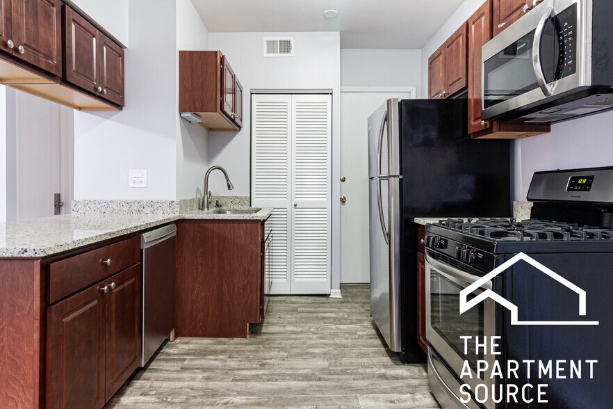 Building Photo - 3702 N Sheffield Ave