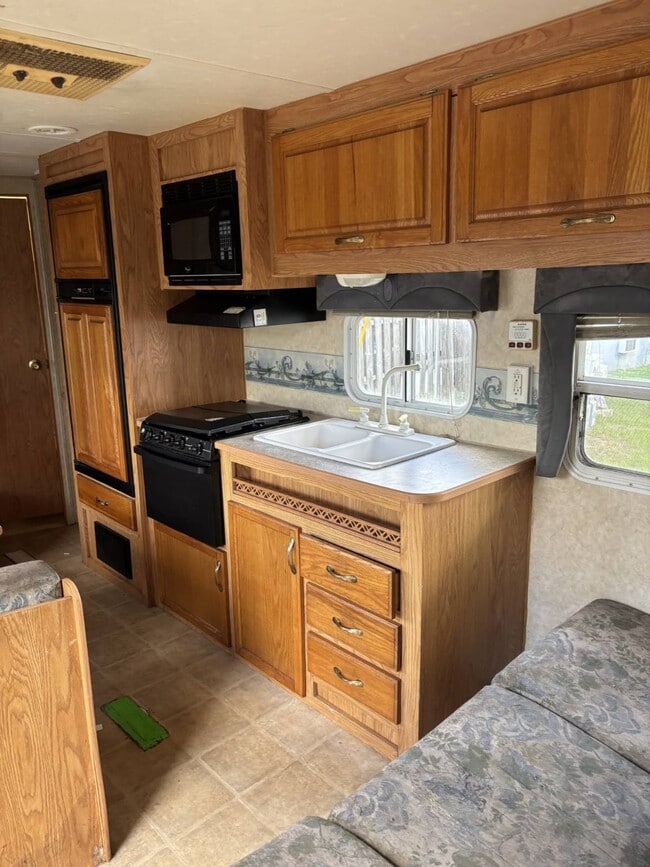 Building Photo - 2900 FL-17