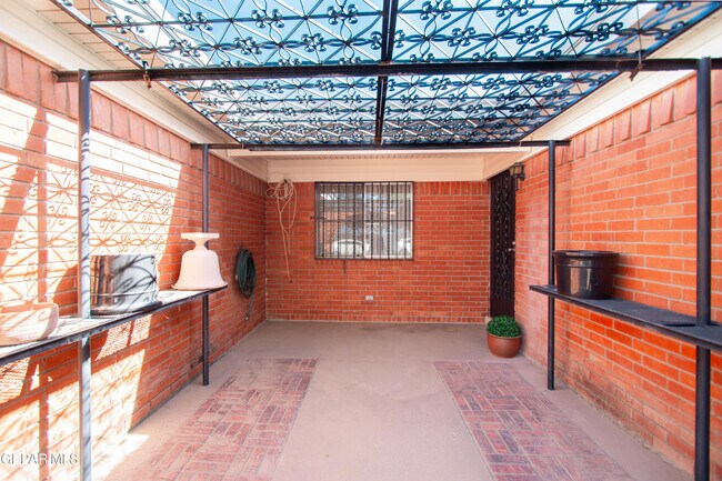 Building Photo - 200 S Maryland St