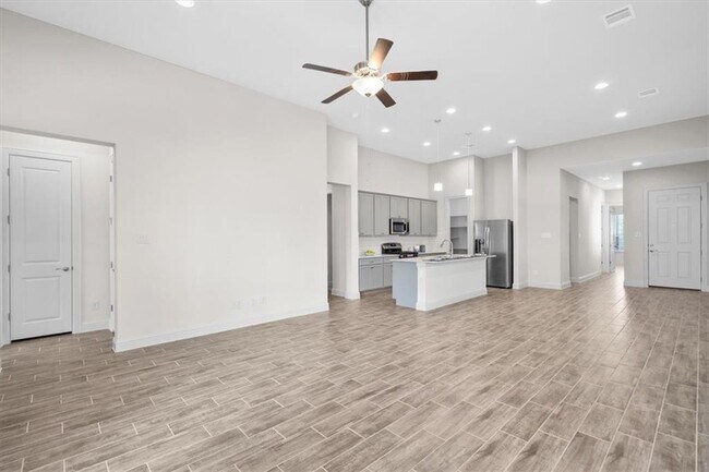 Building Photo - 600 C-Bar Ranch Trl