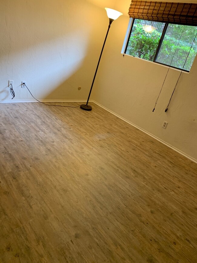 Building Photo - 4548 W Point Loma Blvd