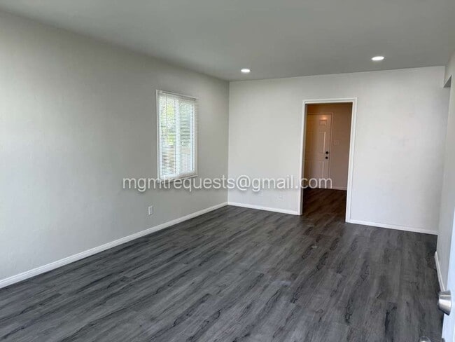 Building Photo - 4228 Tenth St, Unit 4228