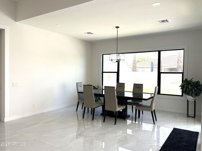 Building Photo - 1285 E Mead Dr