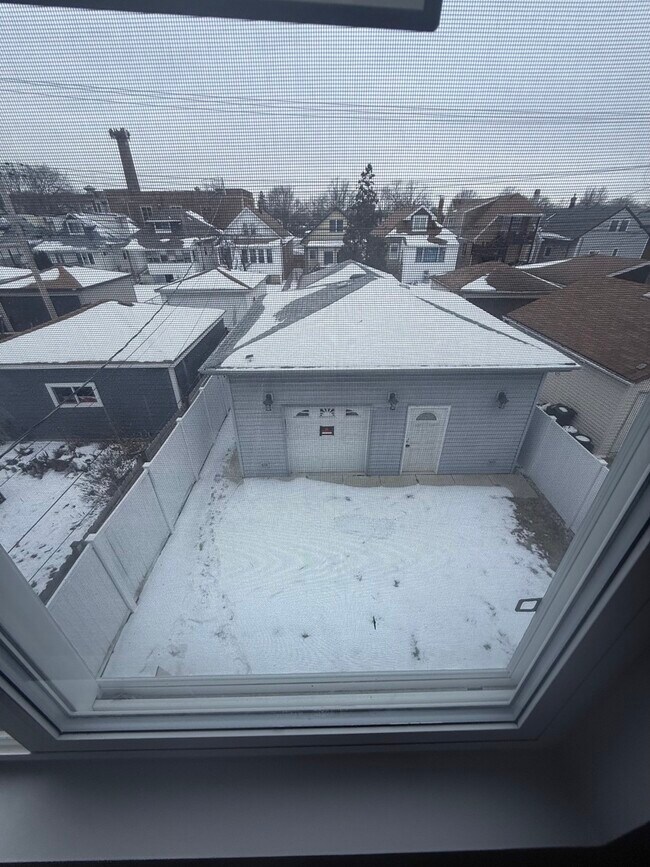 Building Photo - 3842 N Newcastle Ave