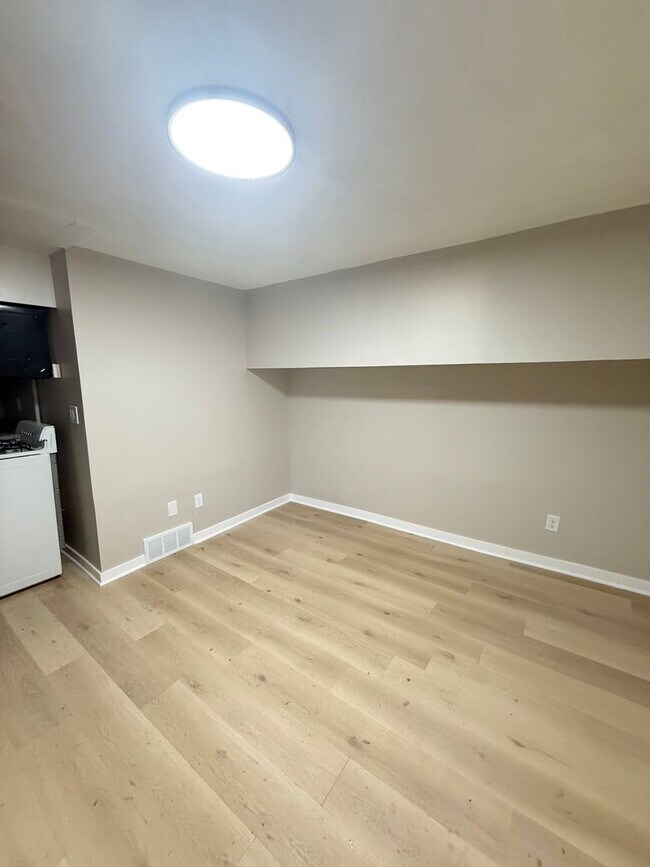 Interior Photo - 563 S 26th Ave Apartments