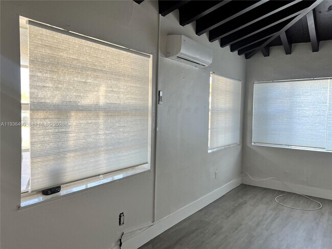 Building Photo - 120 SW 68th Ave