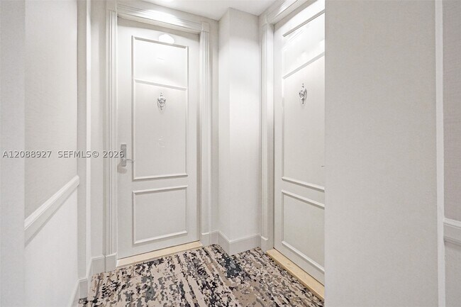 Building Photo - 888 Brickell Key Dr