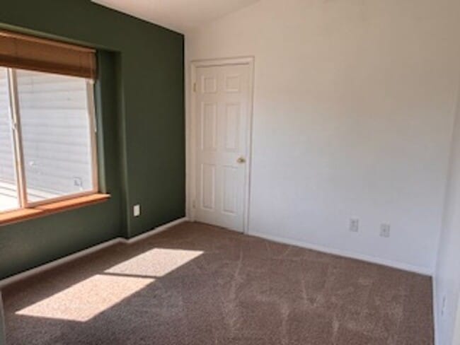 Building Photo - Corner lot in Golden Hills 3bdrm, 2 bath
