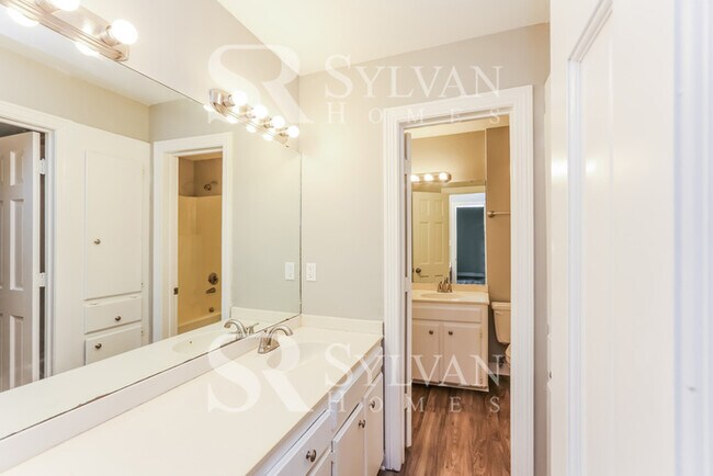 Building Photo - Discover Spacious Comfort & Fun