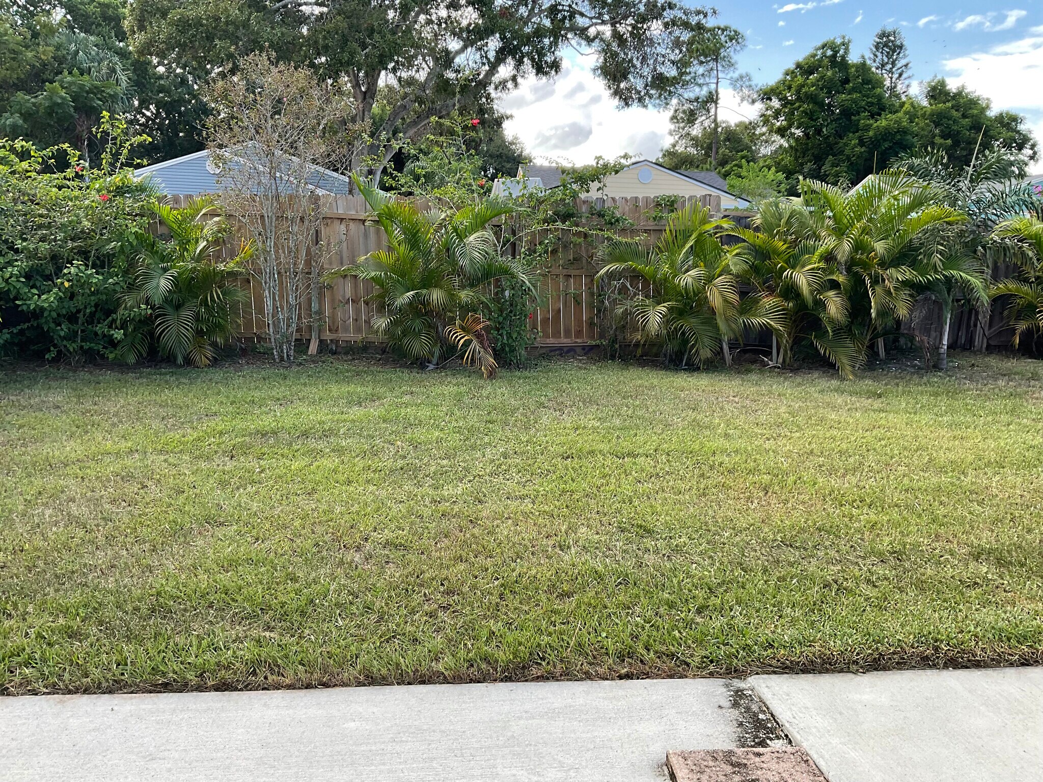 Building Photo - 2692 Cedarbrooke Dr