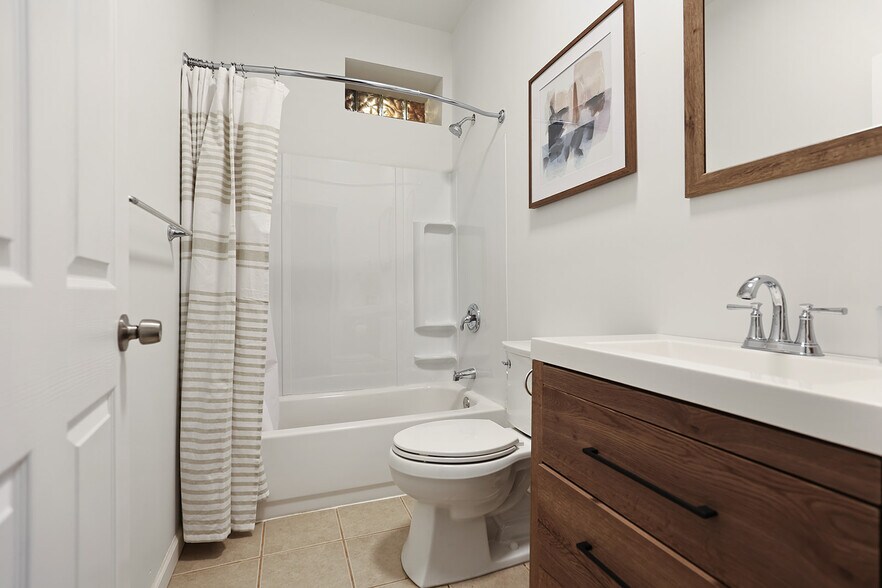 Building Photo - 5641 Cates Ave