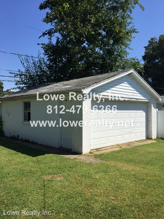 Building Photo - 2228 E Riverside Dr