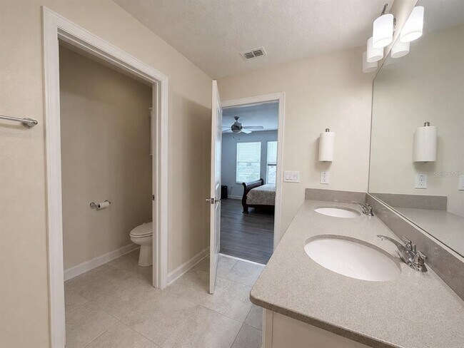 Building Photo - 10253 Love Story St
