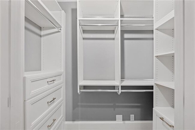 Building Photo - 2575 Peachtree Rd NE