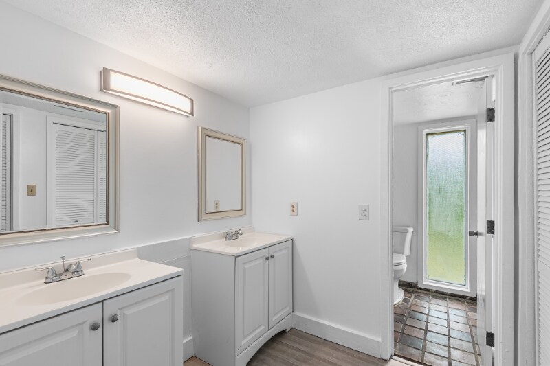 Building Photo - 2036 Corner Lake Dr