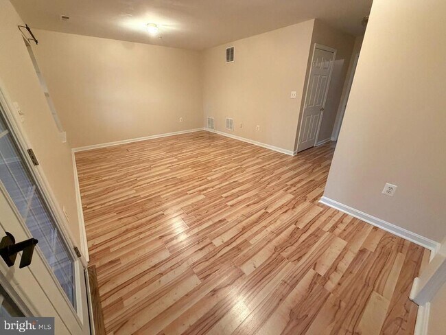 Building Photo - 540 Bridgeport Pl