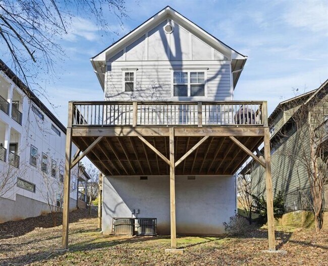 Building Photo - 2010 Cambridge Ave