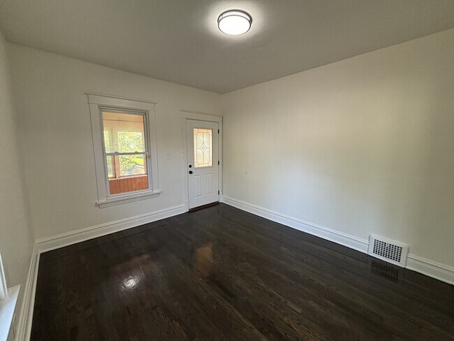 Building Photo - 395 Porter St