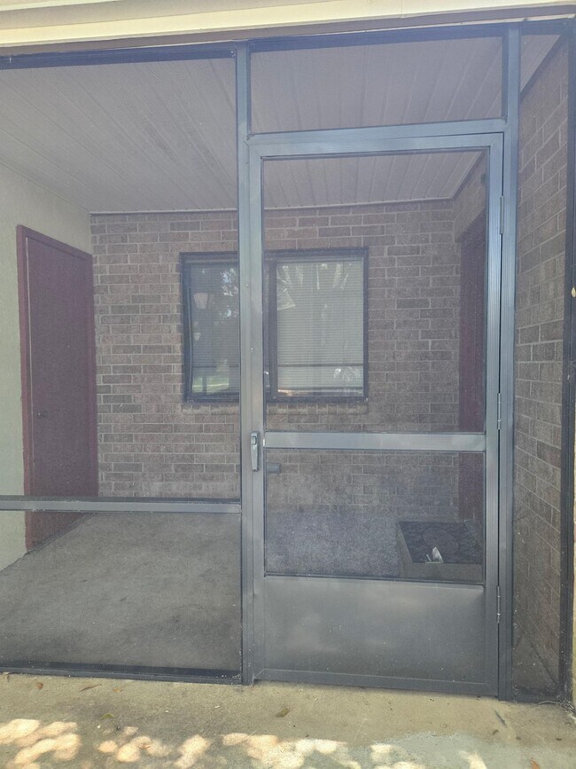 Building Photo - 329 Mabry St