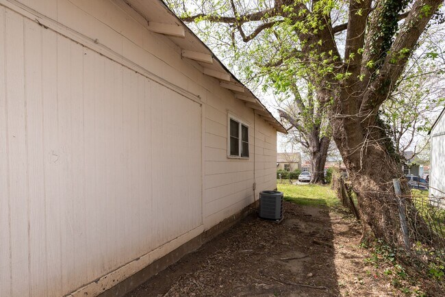 Building Photo - SECTION 8 WELCOME - NEWLY RESTORED - 2 BEDROOM - HARDWOOD FLOORS