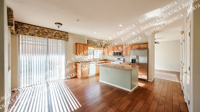 Building Photo - 13601 W Cypress St