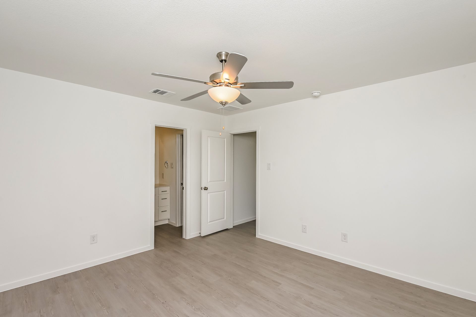 Building Photo - 2740 River Knl Ln