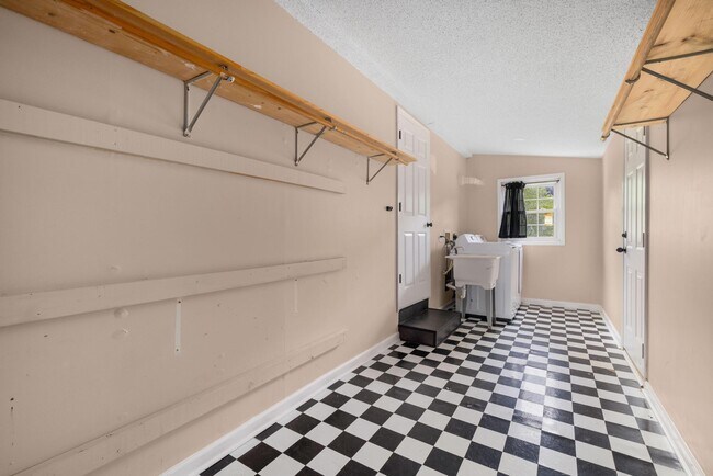Building Photo - 207 Morelock Dr