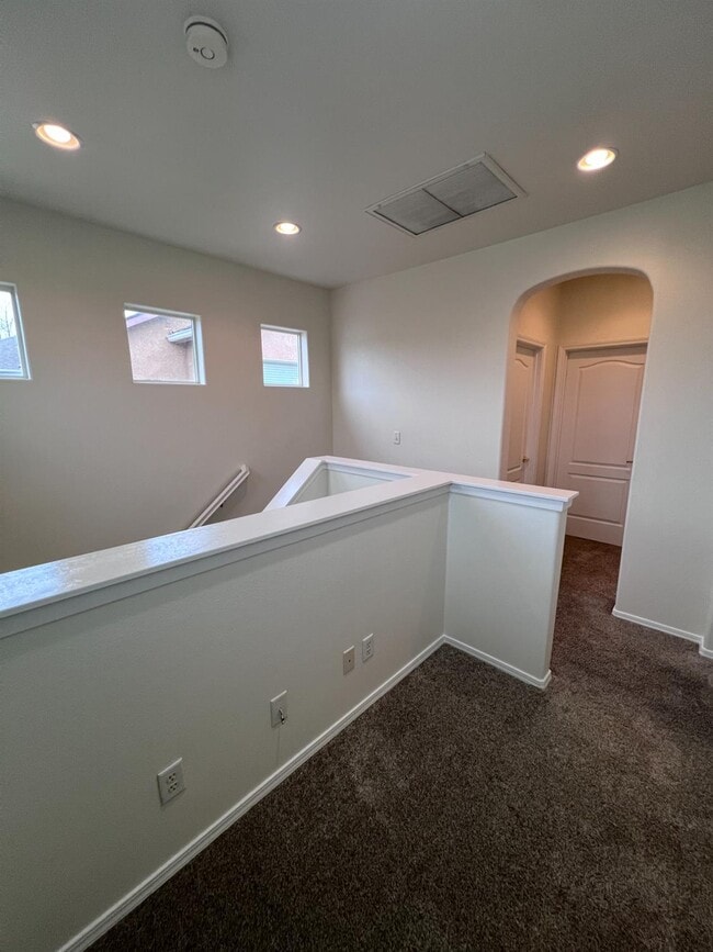 Building Photo - 770 W Brittany Ln