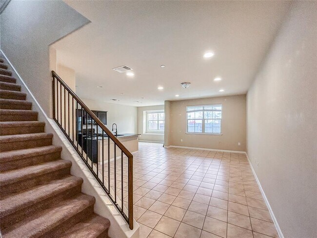 Building Photo - 2880 Donnell Dr