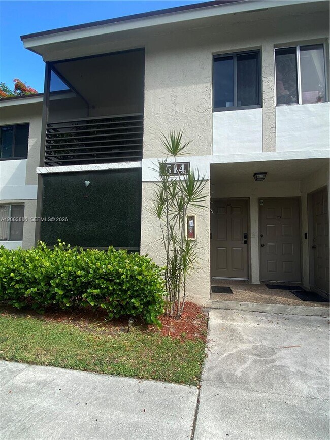 Building Photo - 514 Gardens Dr