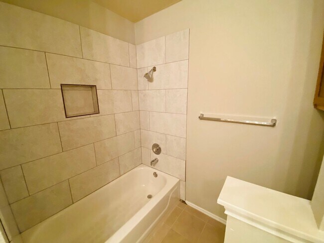 Building Photo - Great Home in Willow Run!
