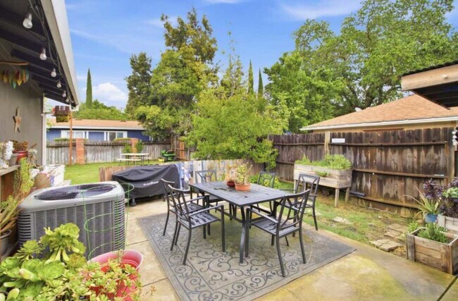 Building Photo - 9101 Vernetta Way