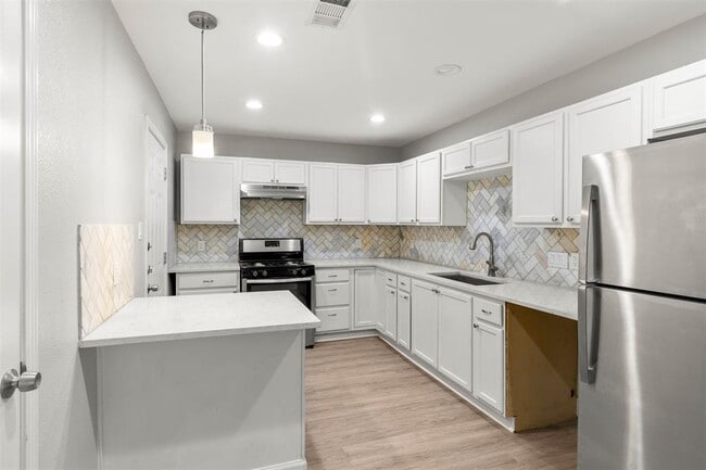 Building Photo - 2308 Devonshire Dr